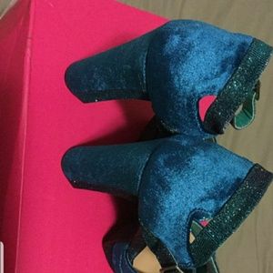 BLUE  SHOES  SHOEDAZLE NEW